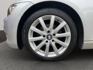 Bild 20/23 von BMW 320i (2009)