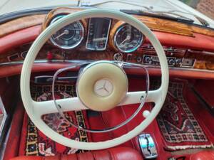 Imagen 24/49 de Mercedes-Benz 250 SE (1966)
