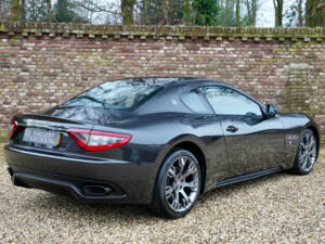 Image 2/50 of Maserati GranTurismo Sport (2013)