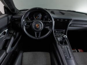 Imagen 26/34 de Porsche 911 GT3 Touring (2018)