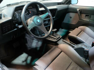 Image 5/18 de BMW 635 CSi (1986)