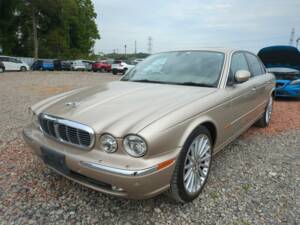 Image 2/25 de Jaguar XJ 8 4.2 (2003)