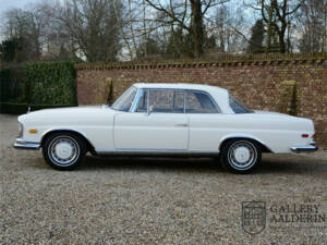 Image 8/50 de Mercedes-Benz 280 SE 3,5 (1971)