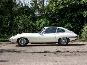 Afbeelding 13/33 van Jaguar E-Type (2+2) (1968)