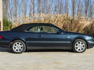 Imagen 4/50 de Mercedes-Benz CLK 230 Kompressor (2002)