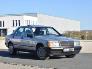 Image 5/18 of Mercedes-Benz 190 E 2.6 (1987)