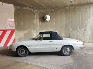 Afbeelding 2/26 van Alfa Romeo 1750 Spider Veloce (1968)