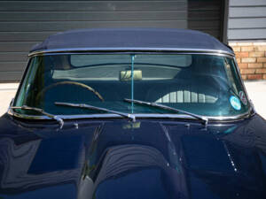 Immagine 34/45 di Jaguar E-Type 4.2 (1966)