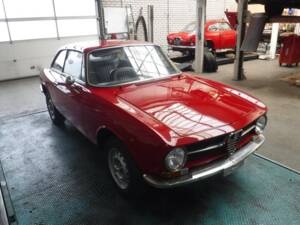 Afbeelding 34/35 van Alfa Romeo Giulia GT 1300 Junior (1972)