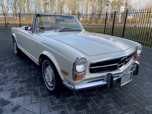 Image 3/33 of Mercedes-Benz 280 SL (1970)