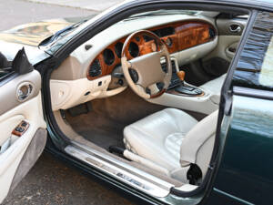 Image 15/23 of Jaguar XK8 4.0 (1998)