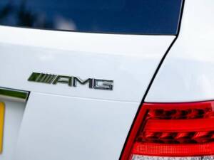 Image 34/50 of Mercedes-Benz C 63 AMG T (2013)