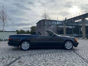 Image 6/20 of Mercedes-Benz 300 CE-24 (1993)