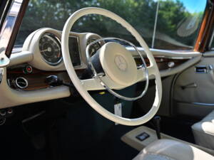 Immagine 11/17 di Mercedes-Benz 280 SE 3,5 (1971)