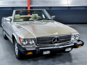 Image 3/7 de Mercedes-Benz 380 SL (1981)