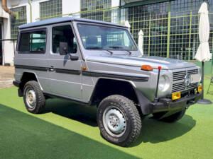 Image 8/55 of Mercedes-Benz 200 GE (SWB) (1990)