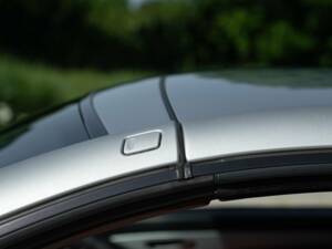 Image 17/50 of Mercedes-Benz SL 55 AMG (2002)