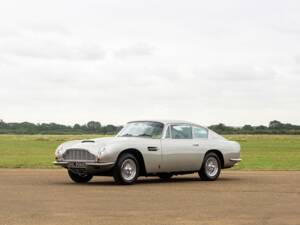 Image 2/23 of Aston Martin DB 6 (1969)