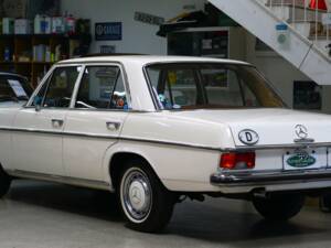 Image 6/15 of Mercedes-Benz 200 (1971)