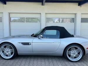 Image 13/36 of BMW Z8 (2002)