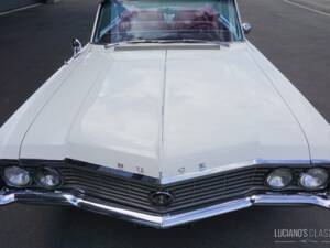 Bild 21/52 von Buick Electra 225 Custom Convertible (1964)