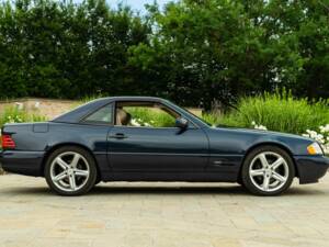 Image 5/50 of Mercedes-Benz SL 500 (1998)