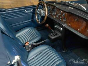 Image 15/19 of Triumph TR 250 (1968)