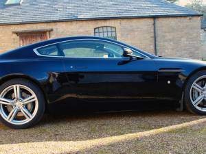 Image 7/23 of Aston Martin V8 Vantage (2009)