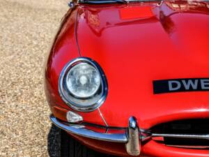 Immagine 17/42 di Jaguar E-Type (1968)