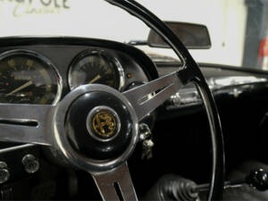 Image 12/21 of Alfa Romeo 2000 Spider (1960)