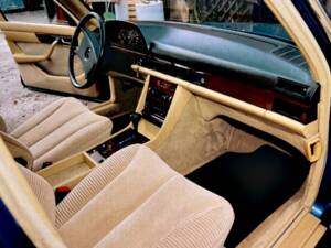 Image 6/10 of Mercedes-Benz 500 SE (1984)