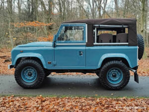 Image 2/25 of Land Rover Defender 90 (1997)