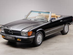 Afbeelding 1/36 van Mercedes-Benz 560 SL (1987)