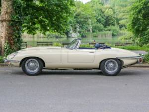 Image 5/50 de Jaguar E-Type (1969)