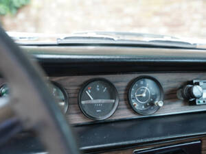 Image 37/50 of Volvo 1800 E (1972)