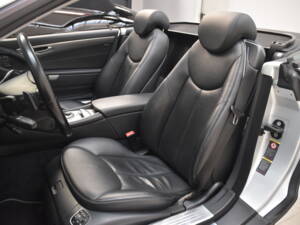 Image 19/30 of Mercedes-Benz SL 500 (2006)