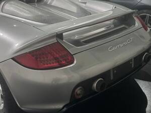 Bild 3/4 von Porsche Carrera GT (2005)