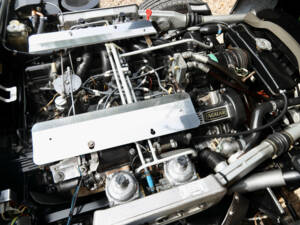 Image 15/50 of Jaguar E-Type V12 (1974)