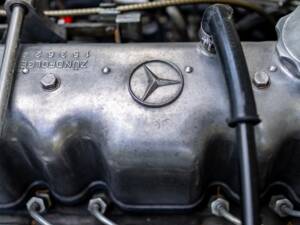 Image 38/46 of Mercedes-Benz 250 SL (1967)