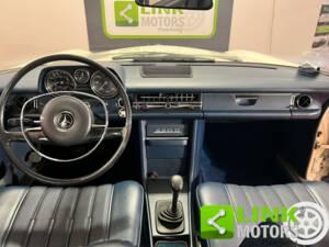 Image 10/10 of Mercedes-Benz 220 D (1972)