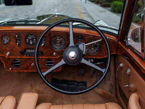 Image 22/33 of Bentley S1 DHC Park Ward (1956)