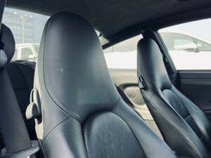 Image 16/39 of Porsche 911 Carrera 4S (2002)
