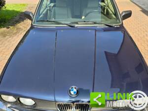 Bild 10/10 von BMW 320i (1987)