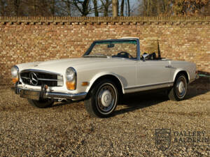 Image 33/50 of Mercedes-Benz 280 SL (1970)