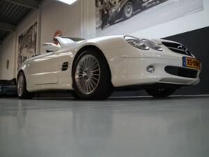 Image 23/46 of Mercedes-Benz SL 500 (2005)