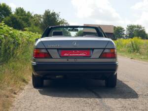 Image 11/50 de Mercedes-Benz 320 CE (1994)