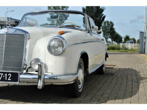 Image 15/35 of Mercedes-Benz 220 SE Cabriolet (1959)