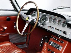 Image 20/28 de Ferrari 250 GTE (1961)