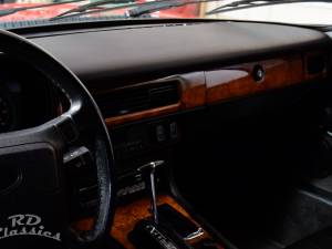 Image 26/43 of Jaguar XJ-S V12 (1990)