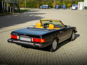 Image 15/33 of Mercedes-Benz 560 SL (1989)